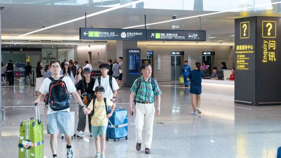 行李免费存、轮椅便捷租、城市免费游、换币退税快,暑运虹桥机场推出4条入境便利服务
