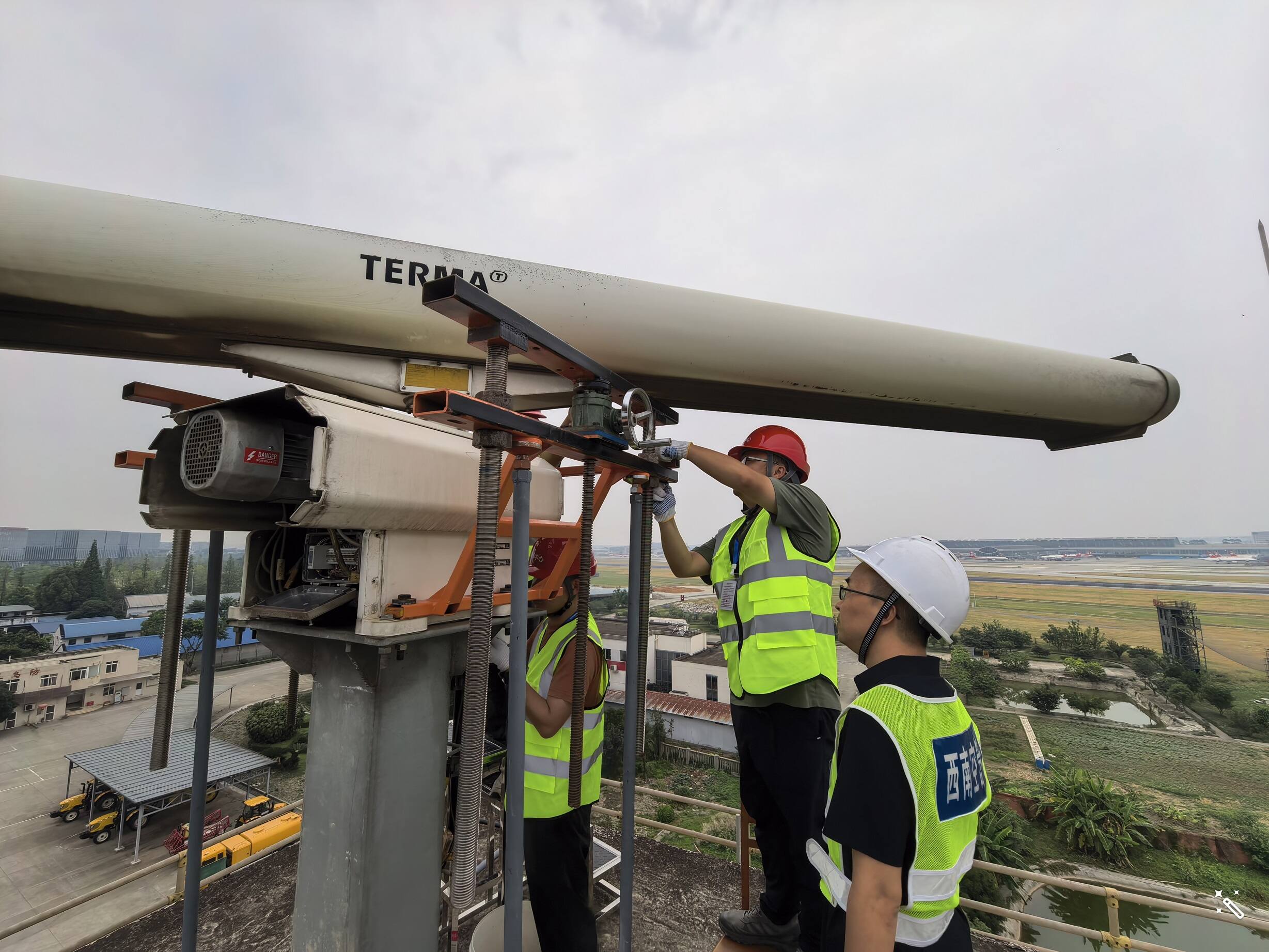 西南空管局技保中心通信监视室高效推进双流机场一号场监雷达国产化大修前期筹备工作