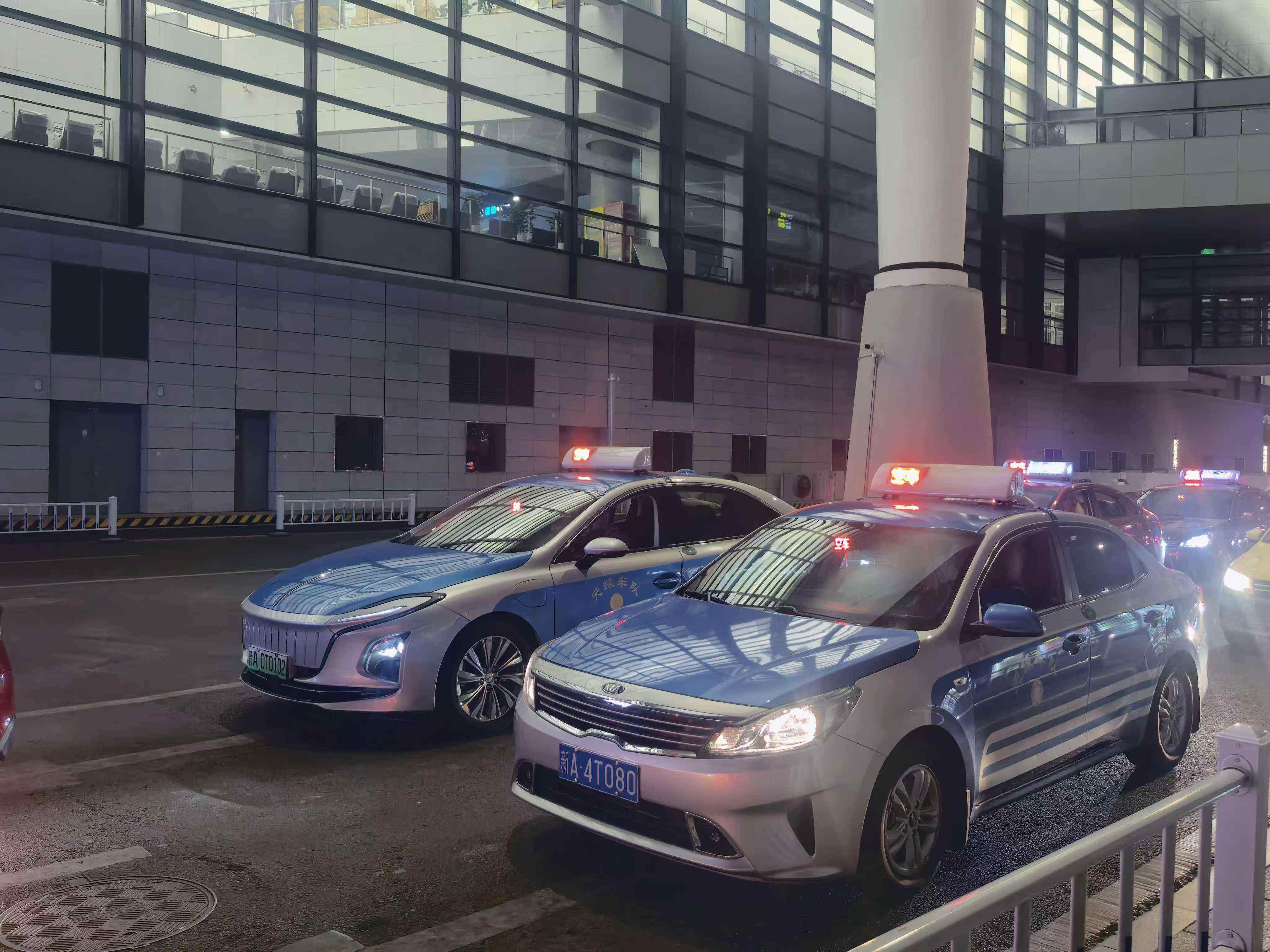 凌晨运力守空港 激励提质优服务—新疆机场集团天缘航旅公司天缘车队扎实落实2026旅游旺季凌晨保障专项工作