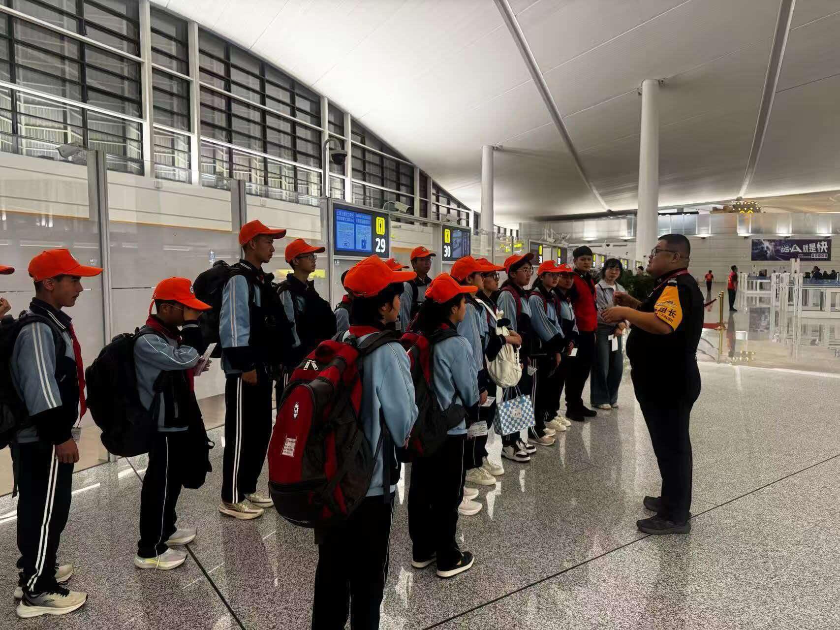 乌鲁木齐天山国际机场迎来暑运旅游高峰——新疆机场集团乌鲁木齐国际机场分公司安全检查总站多措并举全力保障旅客顺畅出行
