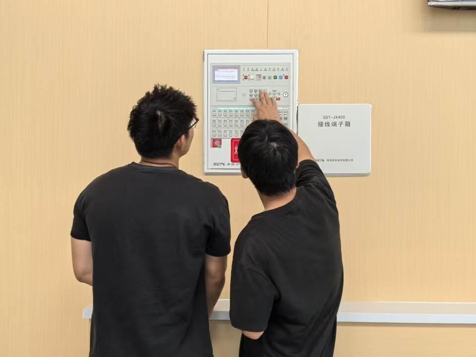 筑牢消防安全防线—哈密伊州机场航空安全保卫部(消防救援站)顺利完成7月消防设施维保工作