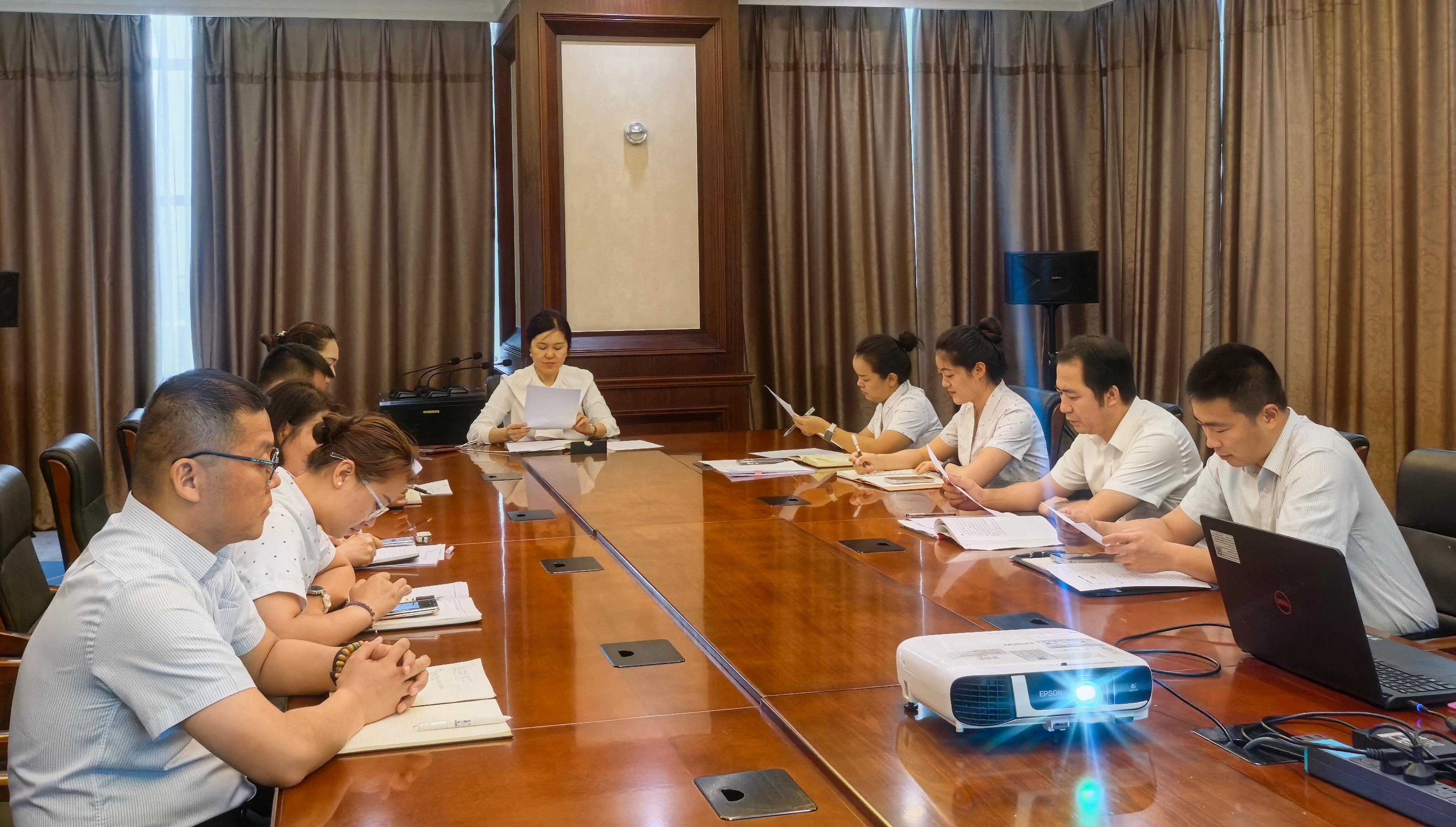 深学细悟强党性 党建赋能促发展——新疆机场集团天缘航旅伊宁分公司党支部
专题学习《习近平党建文选》