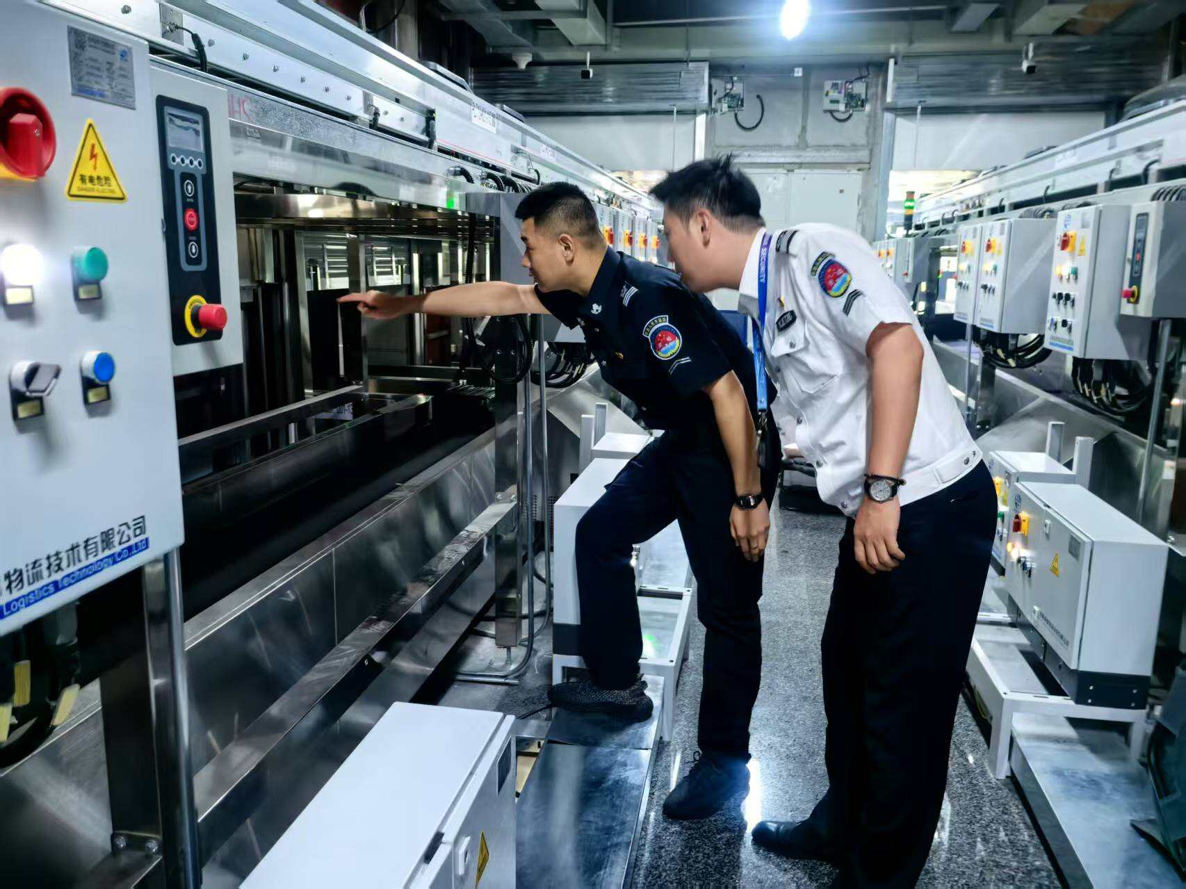排查隐患筑防线 全力以赴战旺季——乌鲁木齐国际机场分公司安全检查总站开展暑运旺季专项隐患排查工作