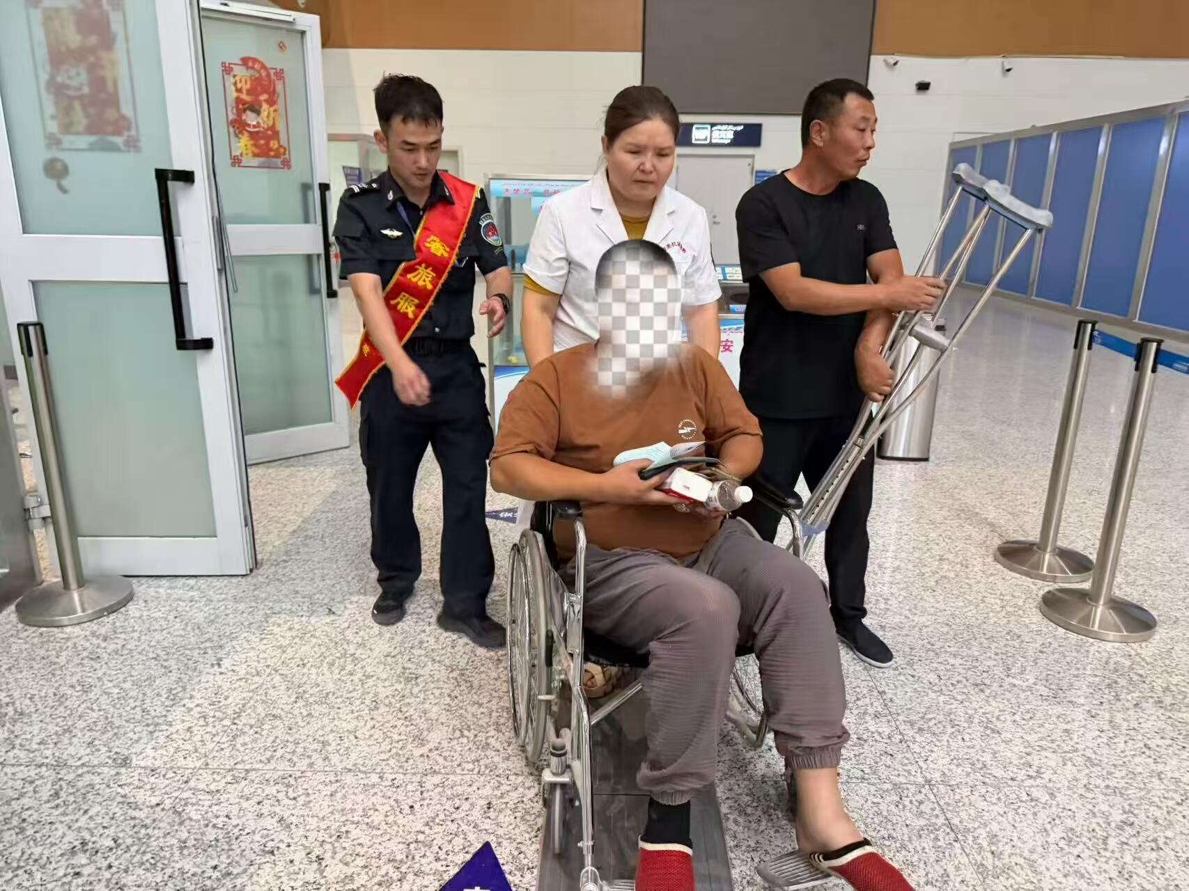 主动担当破难题 精细服务暖人心 新疆机场集团若羌楼兰机场全力保障受伤旅客顺畅乘机