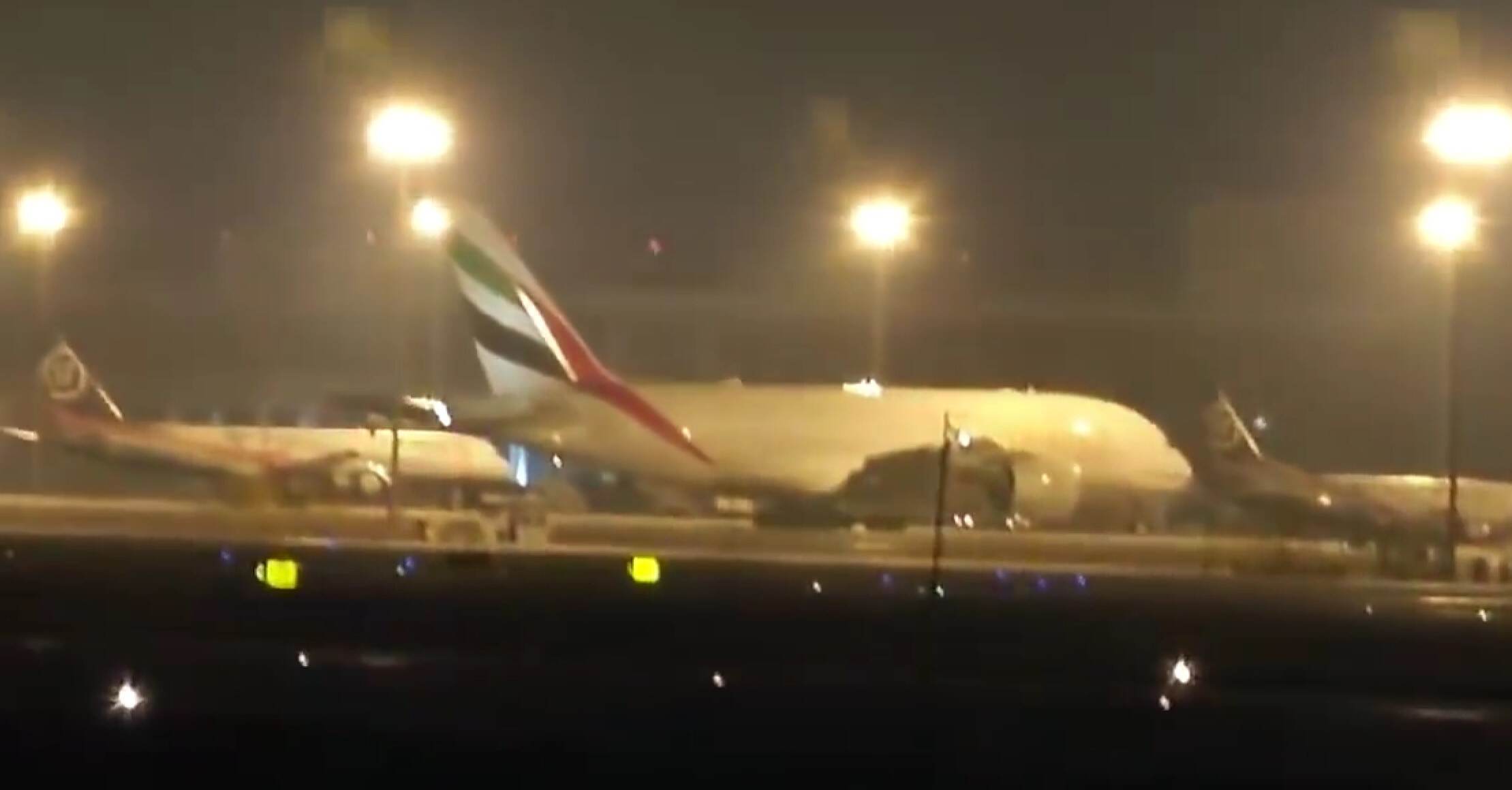 A380备降杭州 旅客在舱内滞留超10小时 多方回应