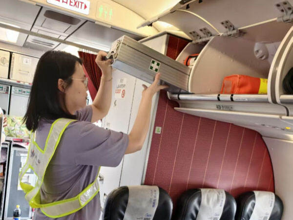 保暑运 西部航空拉网排查机载“生命急救线”