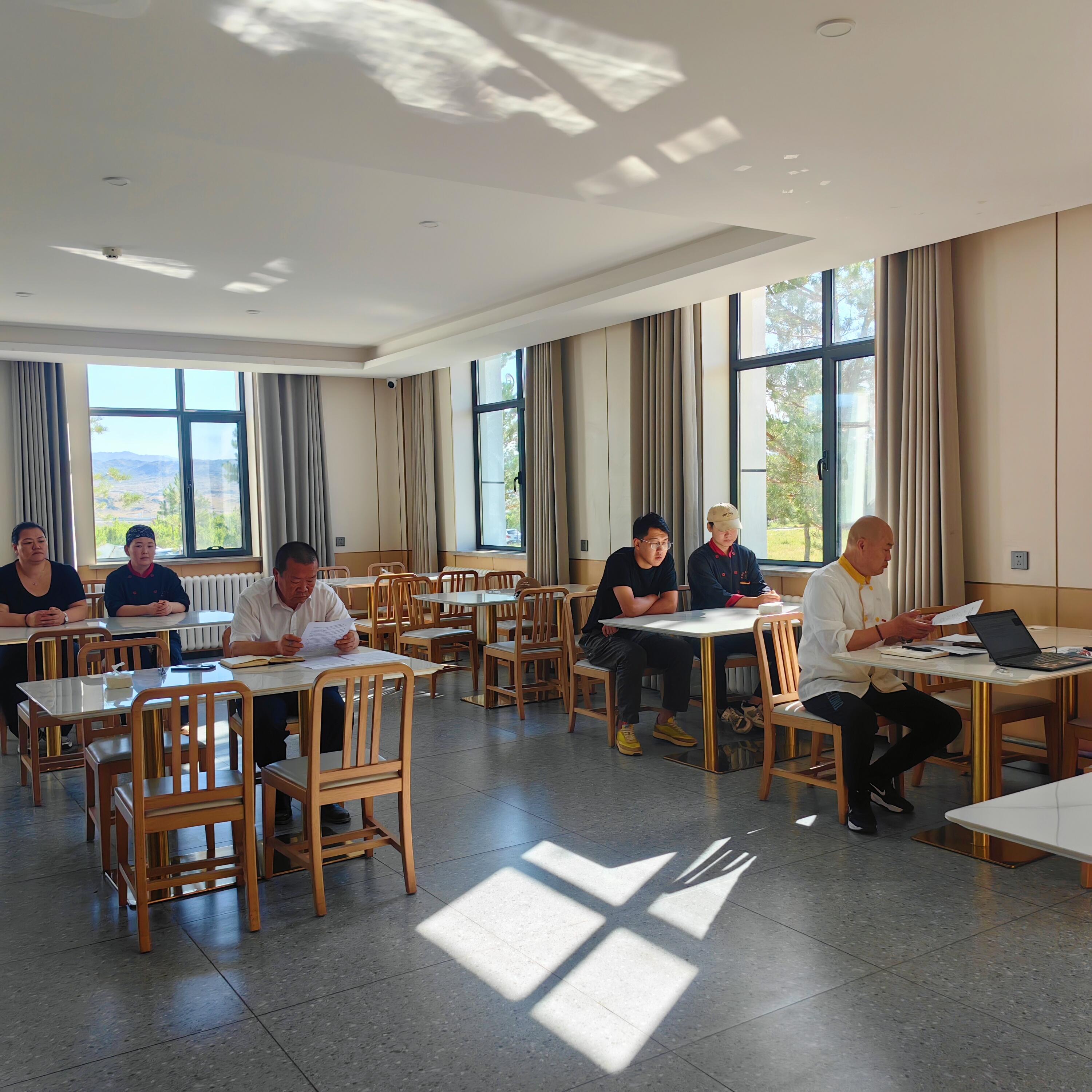 新疆机场集团天缘航旅有限责任公司喀纳斯分公司党支部开展廉洁文化建设专题党课