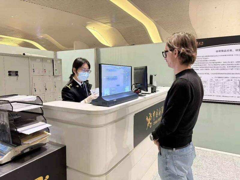 科技加持 时间减半 武汉天河机场正常旅客通关只需5到8秒