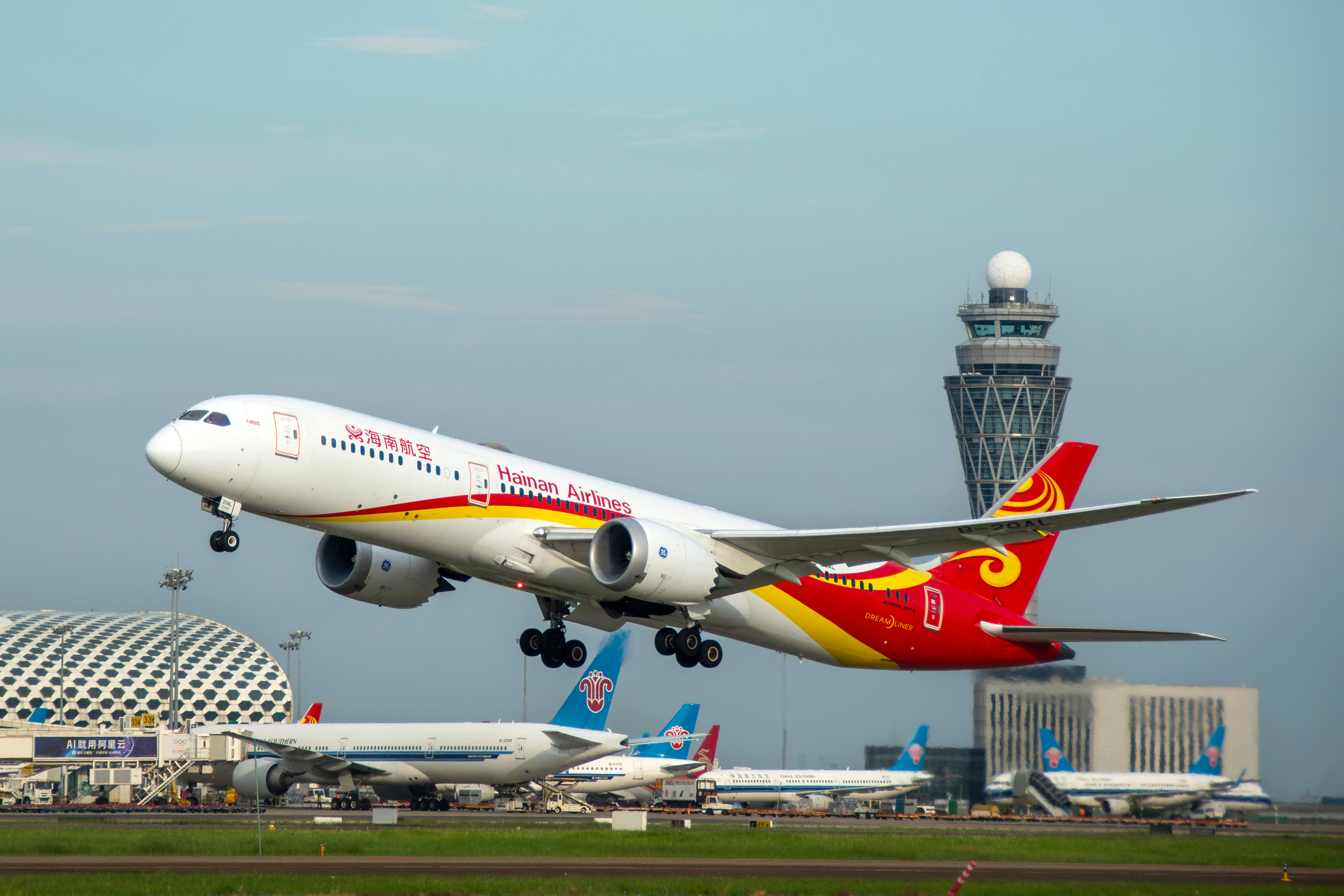 日均1249架次!深圳空管全力护航2026暑运上半程