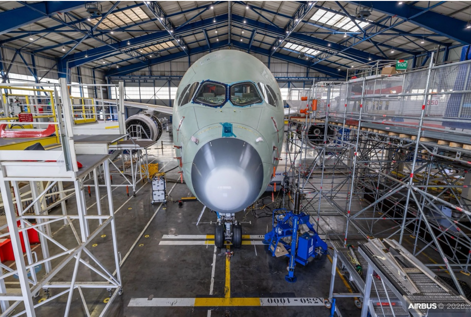 为何在首飞前刻意 “摇晃” 全新 A350F ?