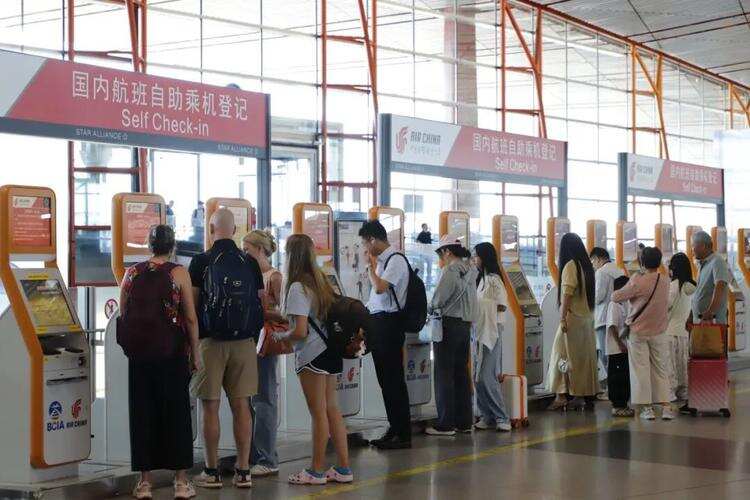 首都机场暑运首月旅客量环比增幅超18%，将新开全国独飞航点