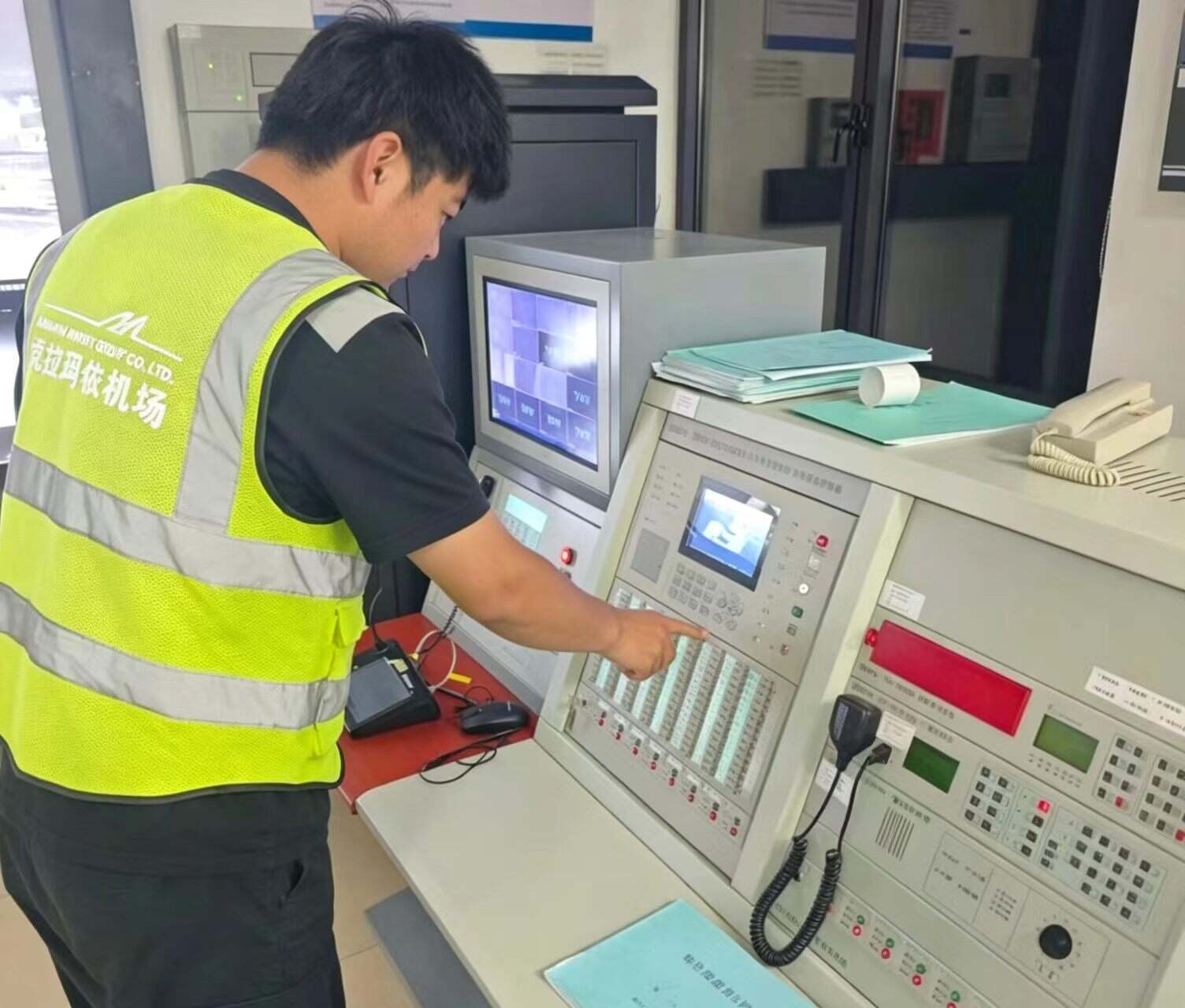 用好航后作业窗口 强化信息系统运维保障 新疆机场集团克拉玛依古海机场开展核心服务器航后维护工作