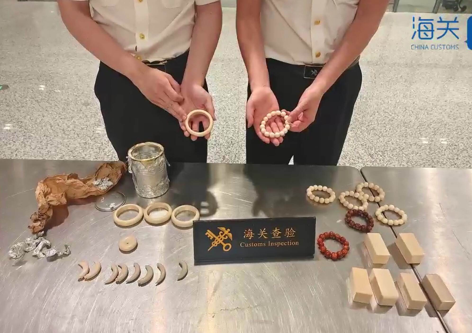 杭州机场海关连续查获违规入境象牙制品