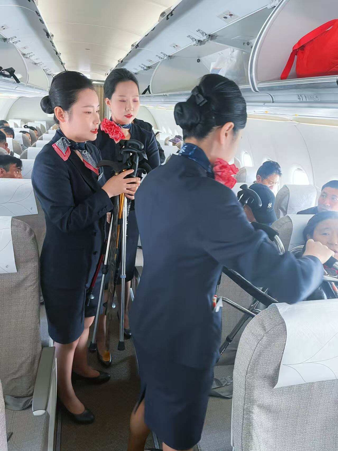 航程虽短 暖意绵长——东航西北乘务组暖心守护特殊团体旅客出行