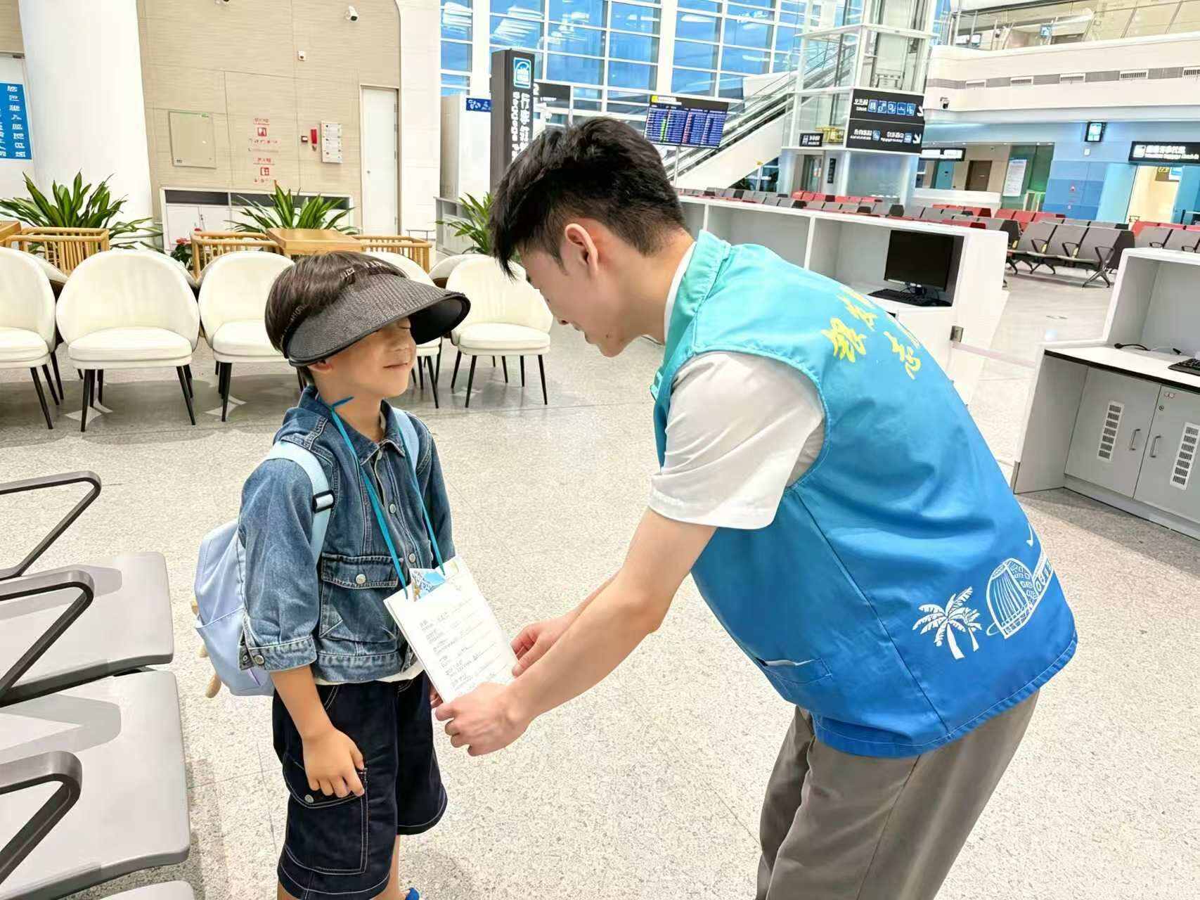 服务提质增效 三亚机场全力护航暑运无陪旅客顺畅出行