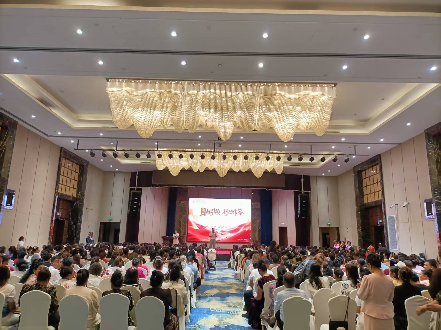 目标引领行动 无限极首席华冠新疆市场2026上半年总结表彰暨培训大会在新疆机场集团天缘航旅喀什分公司喀什天缘国际酒店顺利举办