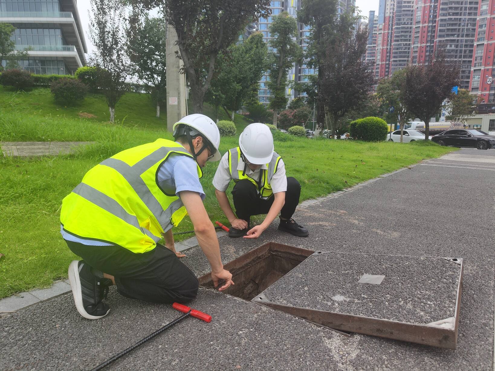 西南空管局技保中心动力专业迎战“史上最热”与强降雨纪实