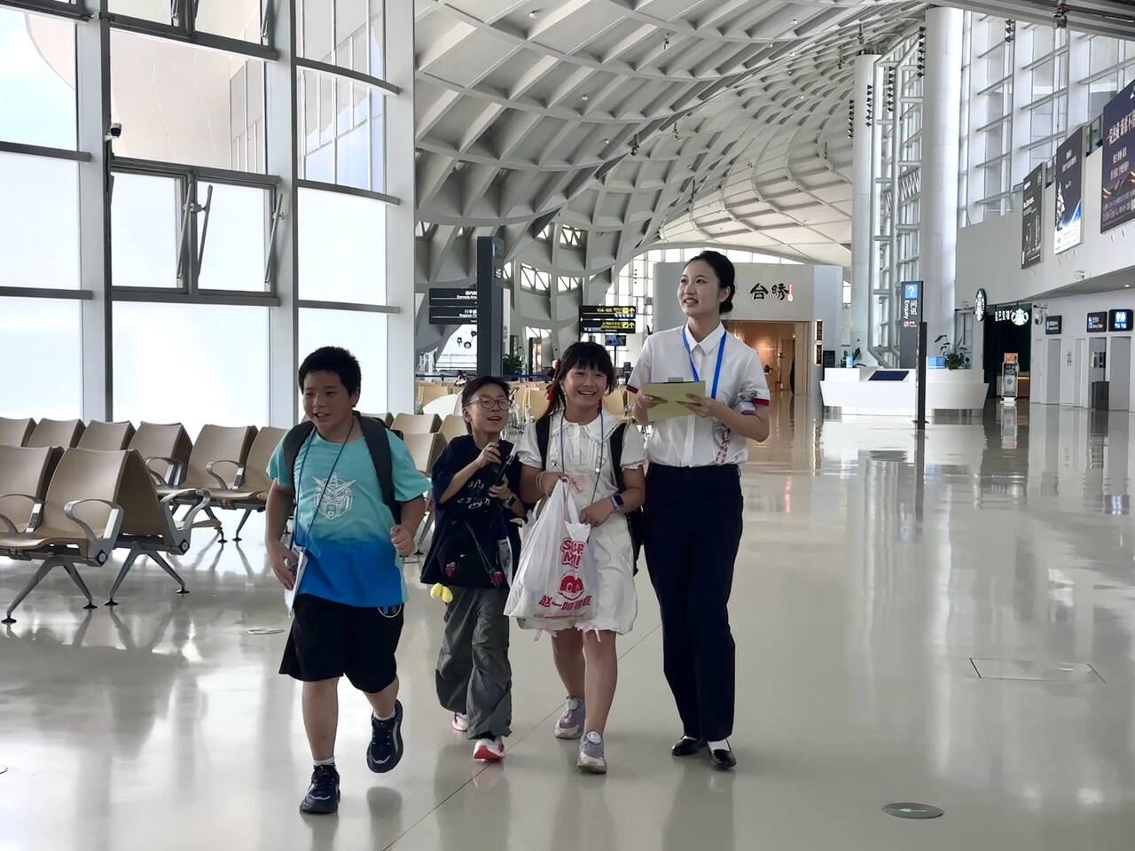 创纪录！台州机场单日护送近140名“小小独行侠”
