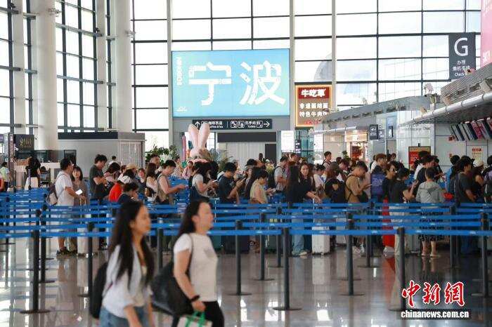 宁波机场暑运期间运送旅客超300万人次 亲子游成主力