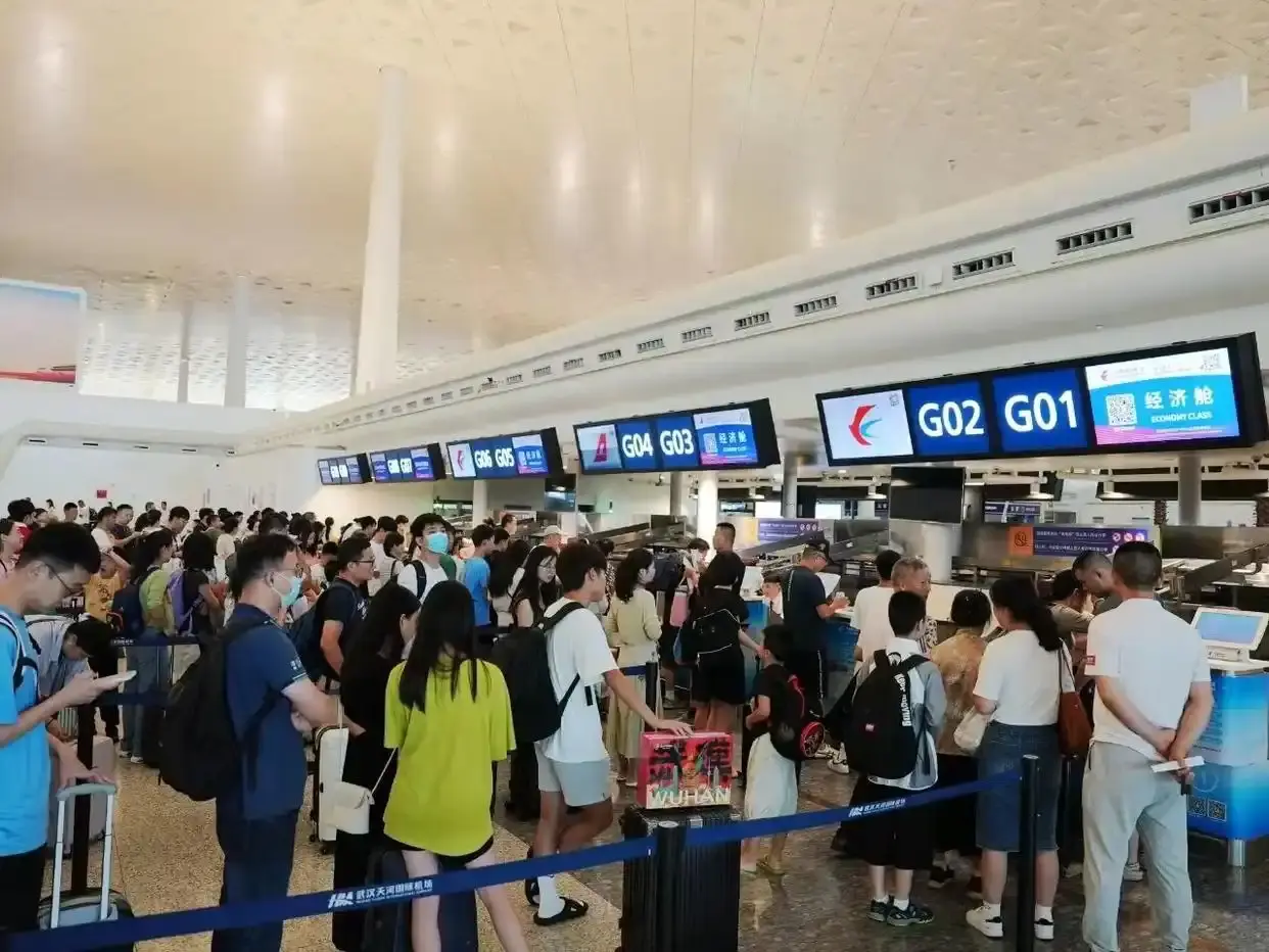 多项记录创新高！2026武汉暑运航空客流、运力双增长