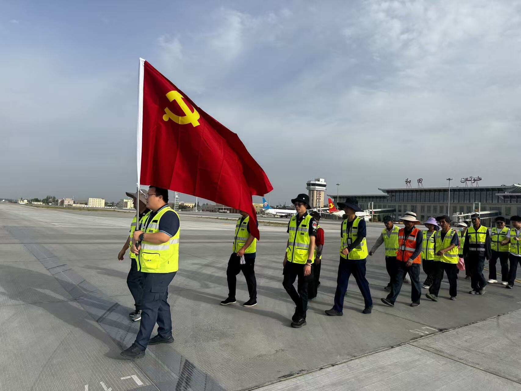 党建引领聚合力 攻坚奋进保转场——新疆机场集团和田管理分公司和田昆冈机场党员先锋队全力护航北跑道转场筹备工作