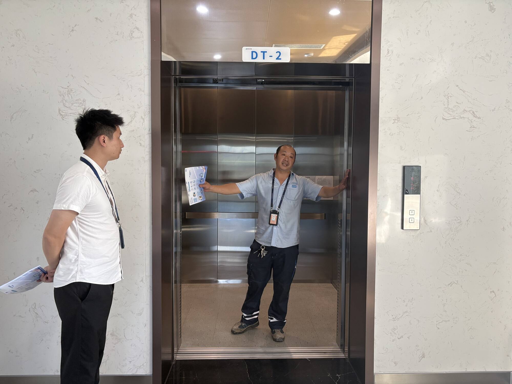 筑牢安全防线 锤炼应急本领——西南空管局商务公司终端部开展电梯困人应急处置实战培训