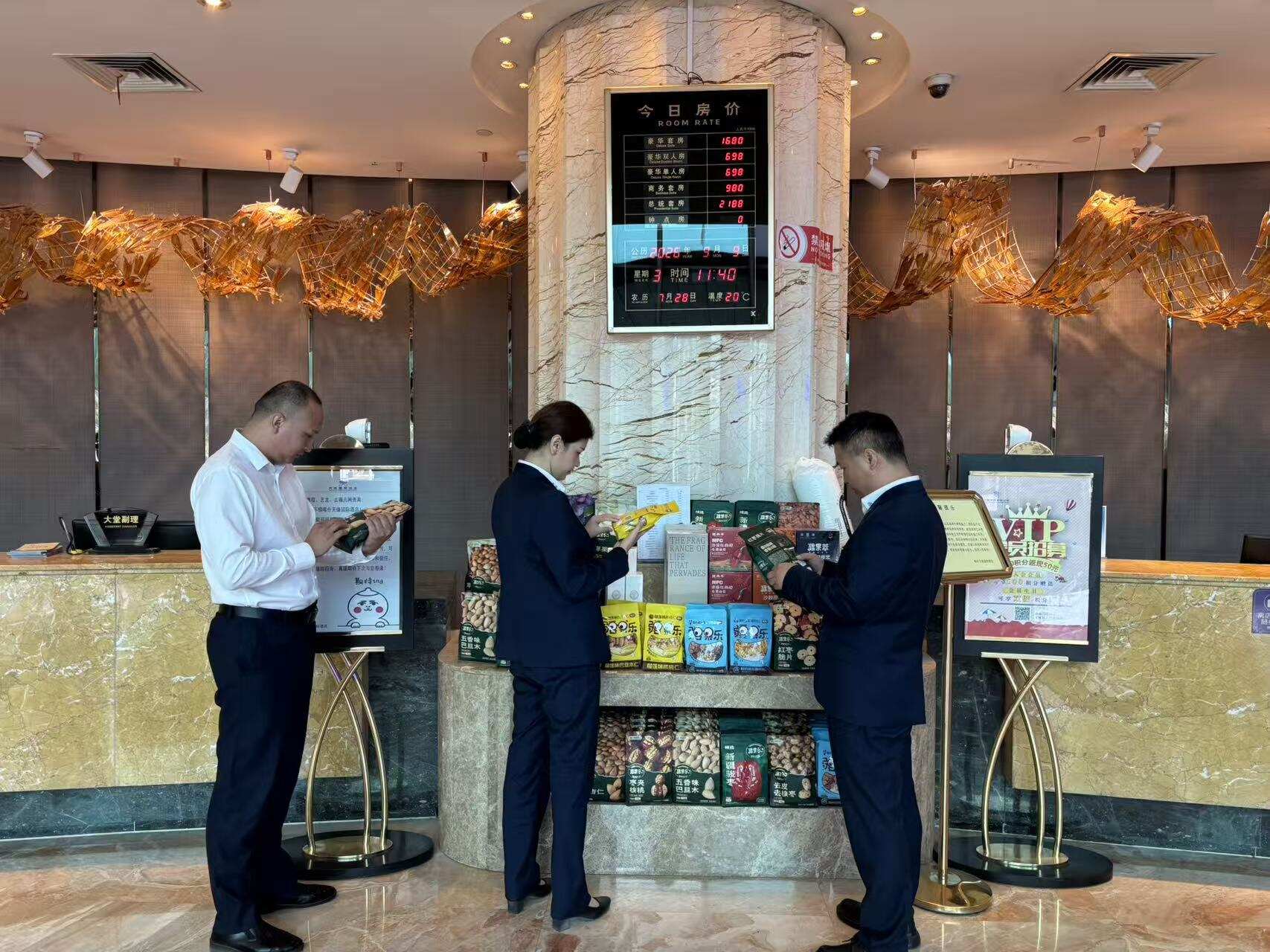 严把食品安全关 守护宾客舌尖安全——新疆机场集团天缘航旅喀什分公司开展食品安全专项检查