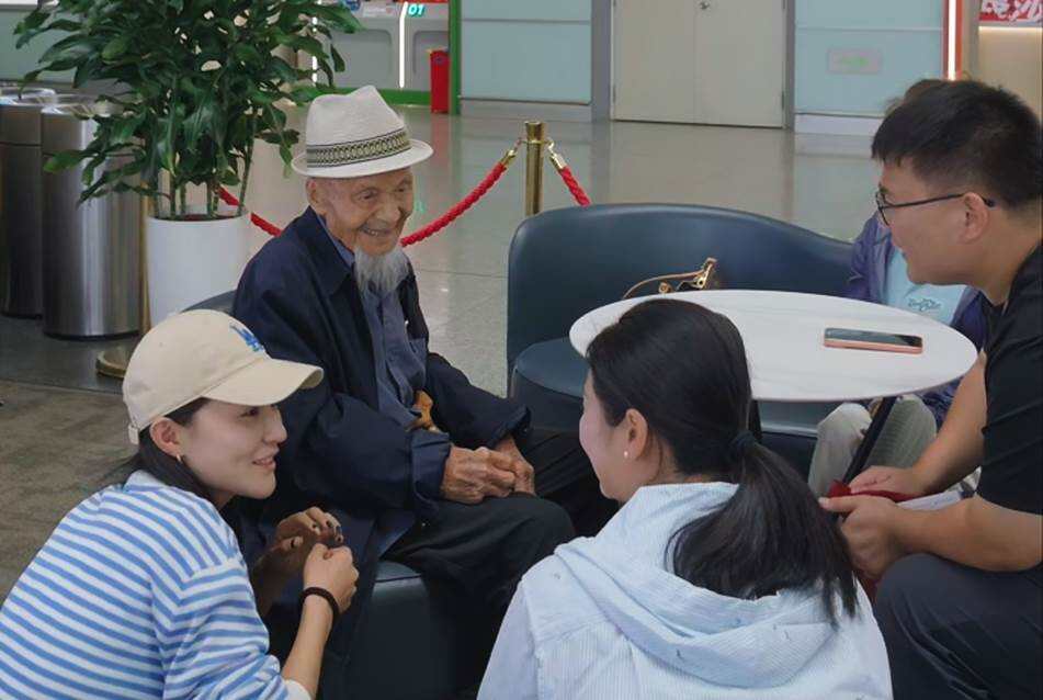 跨越千里红色情 湘疆同心暖归途——长沙机场暖心保障新疆百岁老人返程之旅