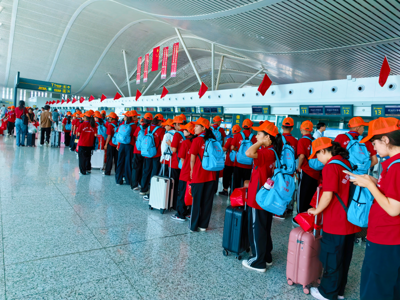 护航研学逐梦路 空港温情伴远行｜喀什徕宁国际机场全力保障“祖国情·中华行”爱国主义研学团队顺利出行