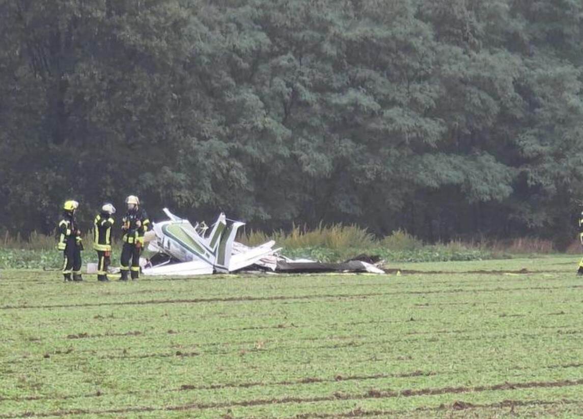 一架小型飞机在德国坠毁 致3人死亡