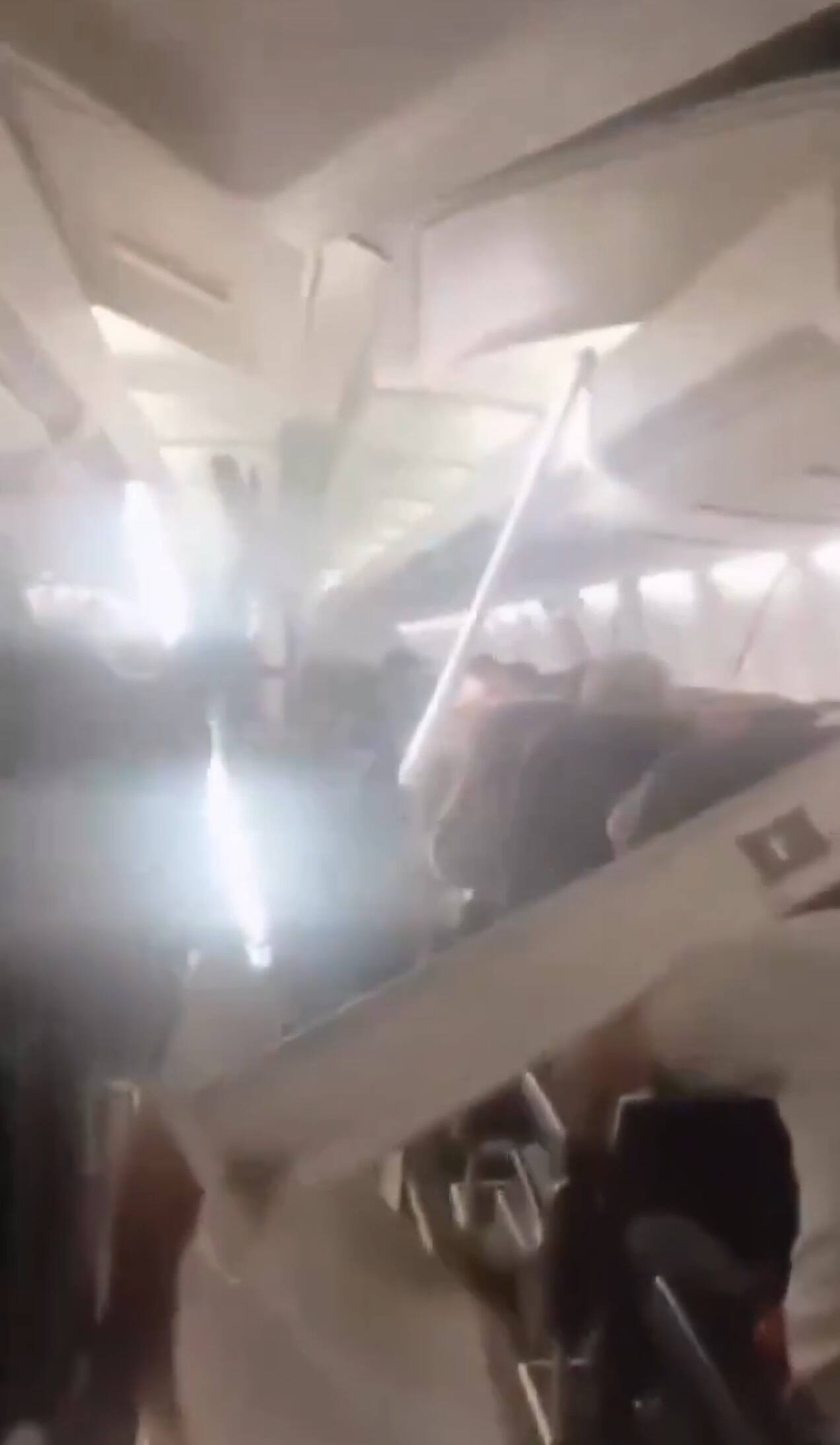 Sepehran航空一客机起飞后轮胎脱落 紧急落地