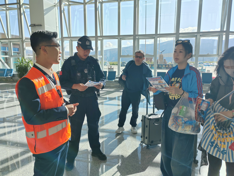 石榴花开空港 同心共筑共同体 塔什库尔干红其拉甫机场扎实开展自治区首个民族团结进步宣传周系列活动