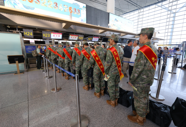 新海航天津航空圆满完成新兵运输保障任务
