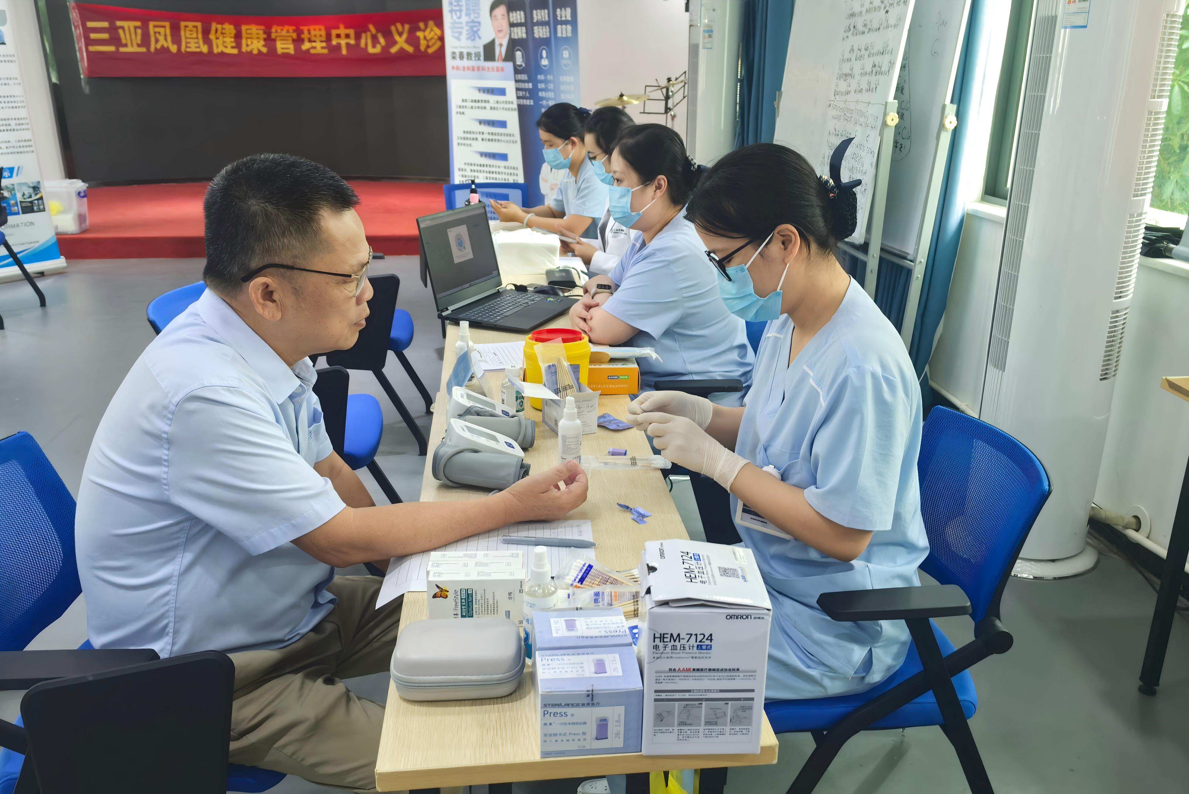 三亚空管站工会开展健康关爱义诊活动