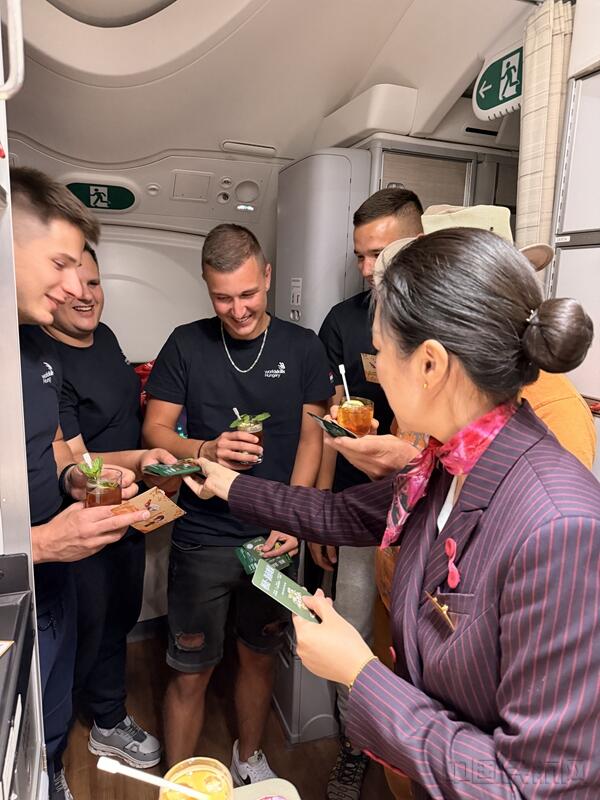 上海航空承运匈牙利技能选手来沪参与世赛
