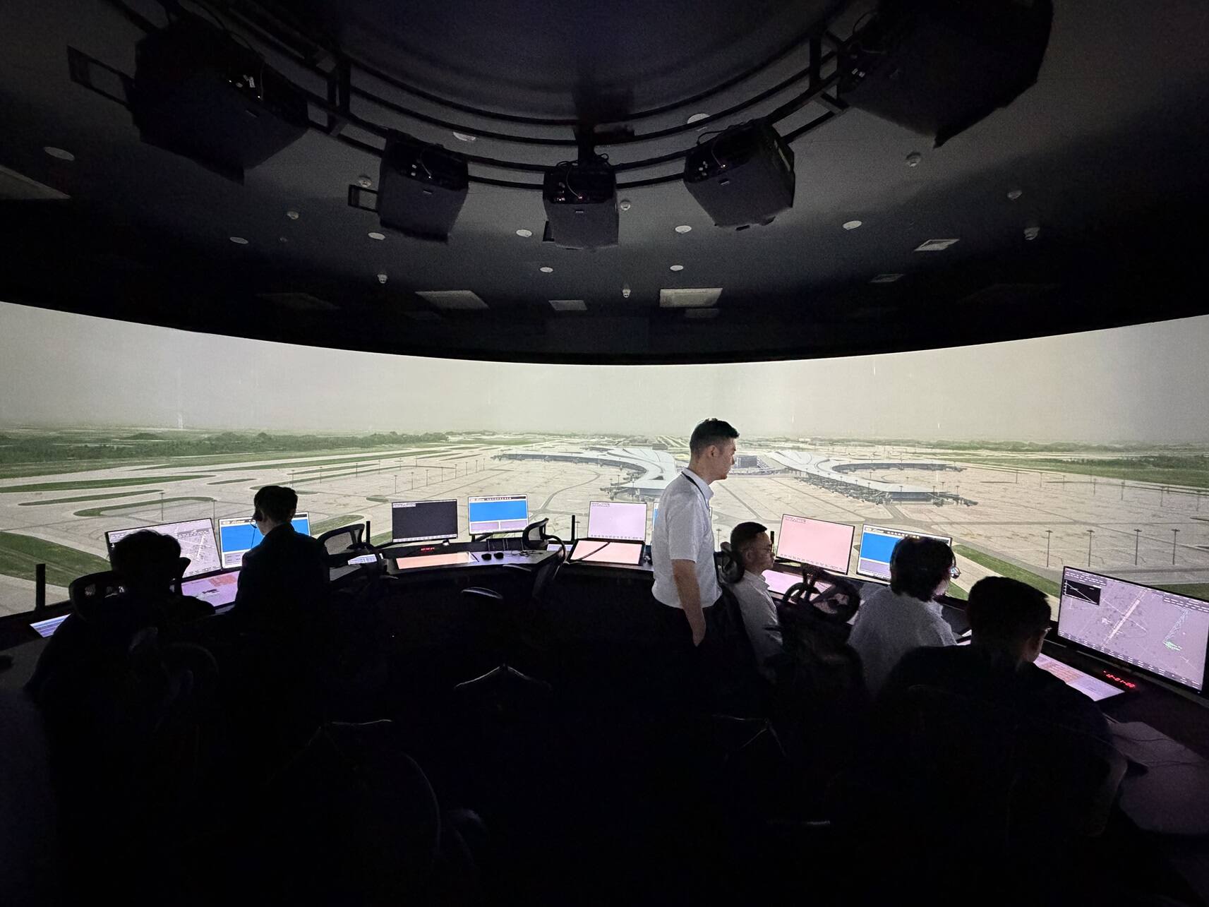 西南空管局空管中心天府塔台开展天府机场塔台空中管制范围模拟机培训