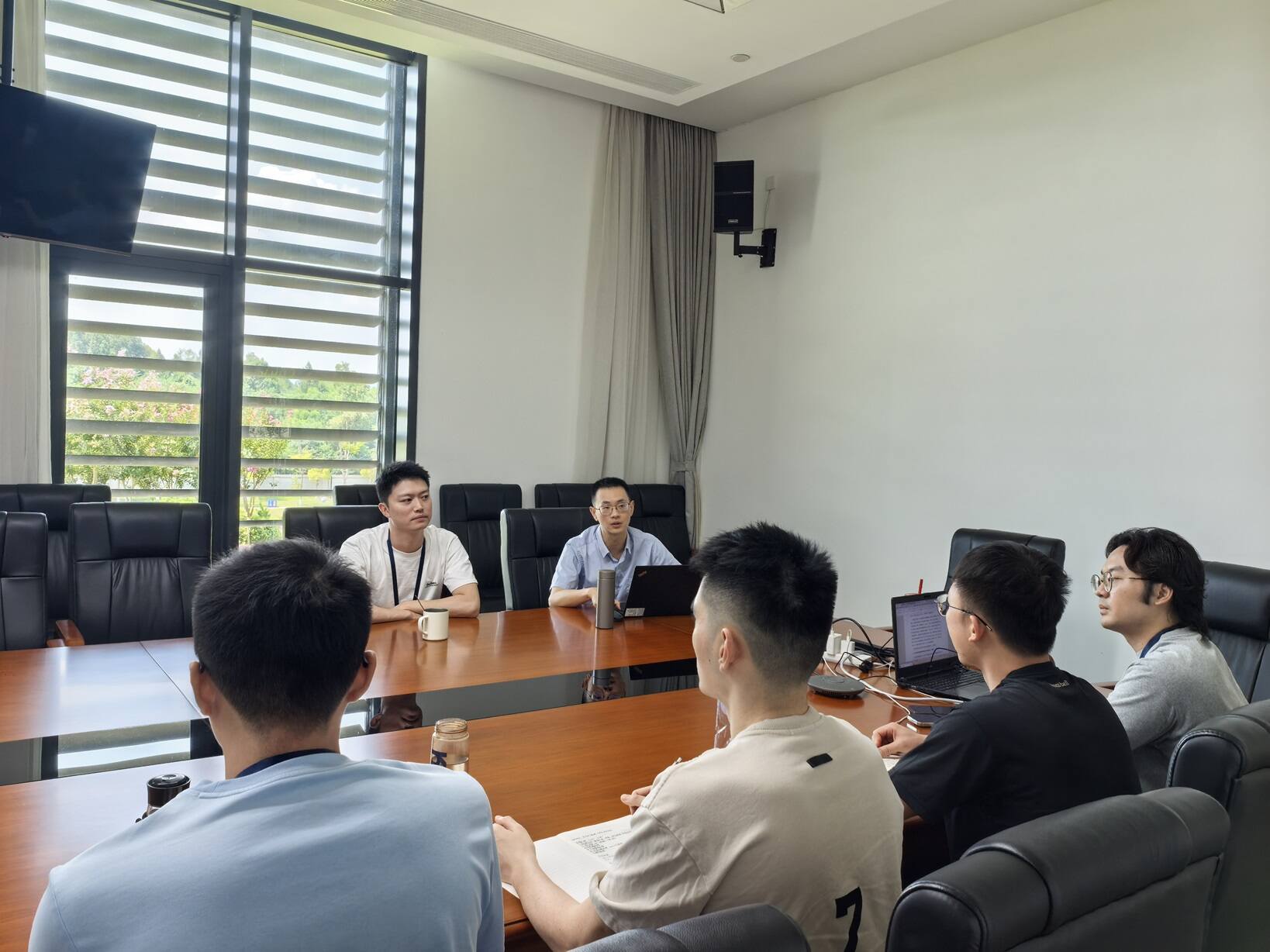 深学指示精神 绷紧安全之弦——西南空管局技保中心终端航管室开展主题党日活动