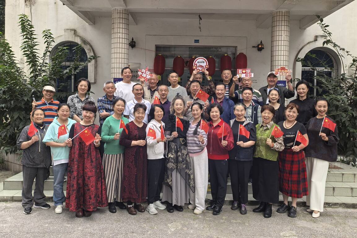 用心用情  情暖桑榆——国航重庆离退服务中心悉心服务退休人员工作纪实