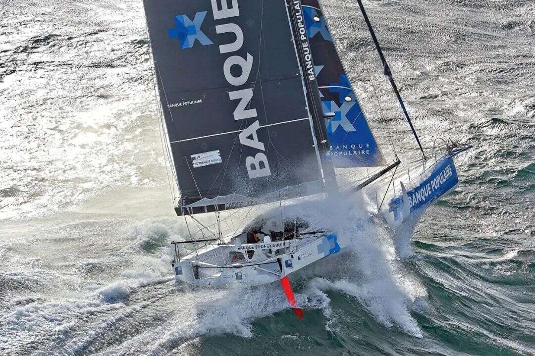 旺代单人环球帆船赛的赛船是凭借什么创造世界纪录的